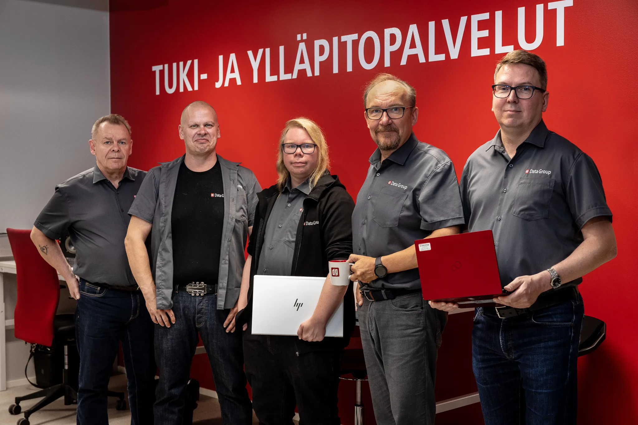 Kuvassa yrityksen omistajat Timo Kuusinen ja Pertti Suutarinen kättelevät